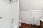 Shower/tub combo in apartment bathroom